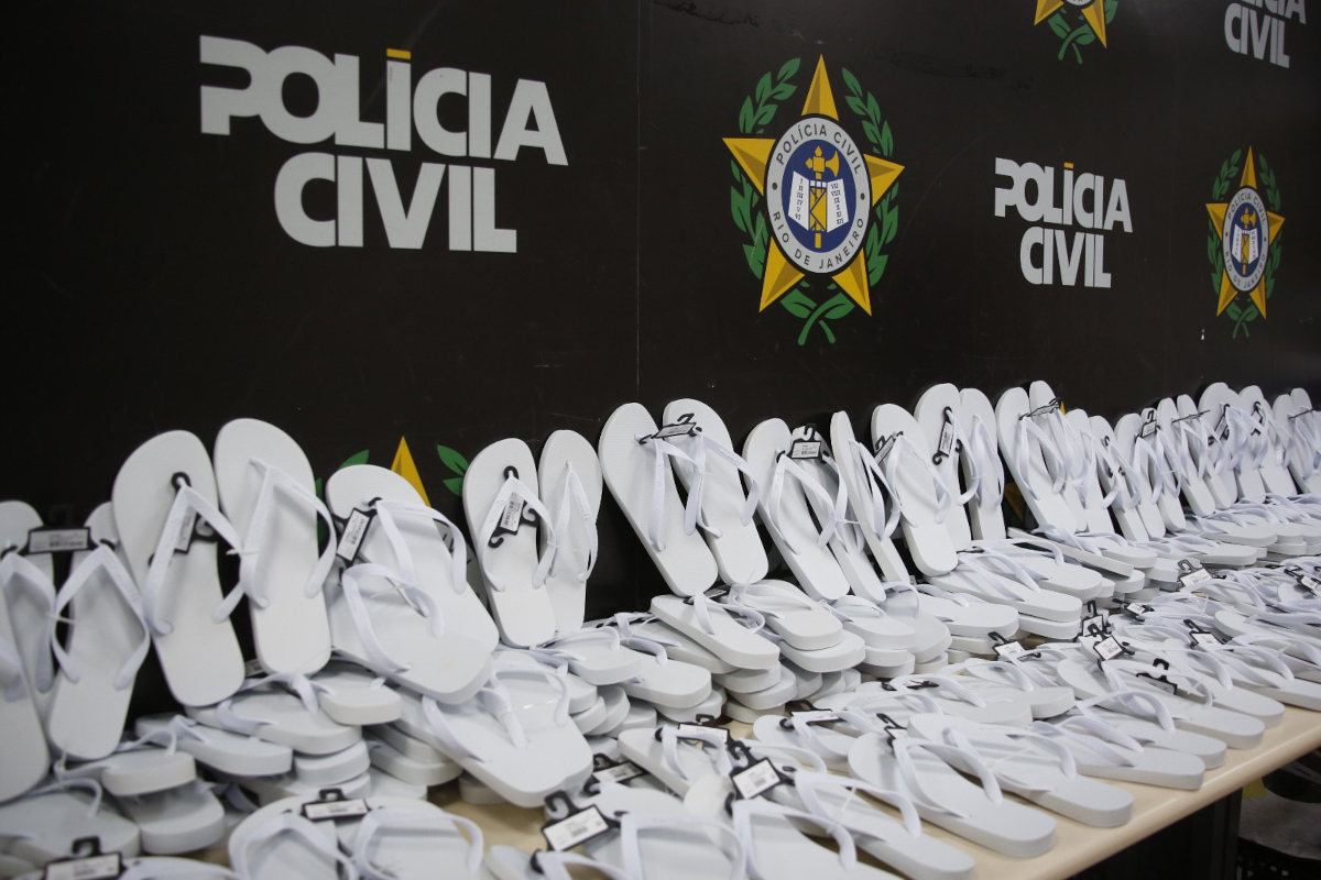 Chinelos entregues à Polícia Penal