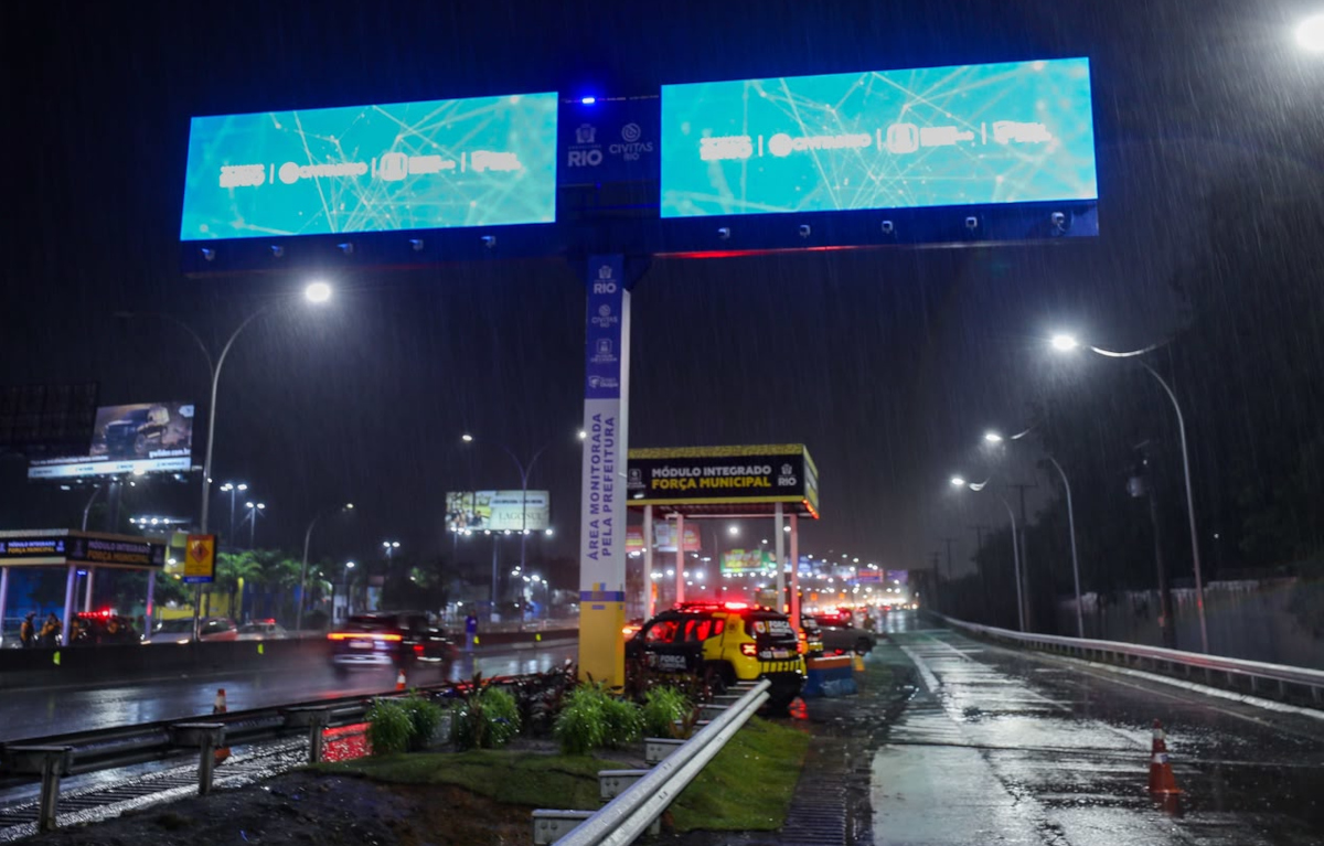 Visão do placar eletrônico da Linha Vermelha