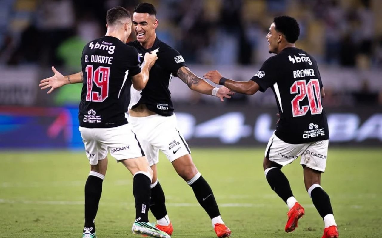 Vasco vira nos minutos finais, vence o Corinthians por 3 a 2 e empurra rival para a zona de rebaixamento